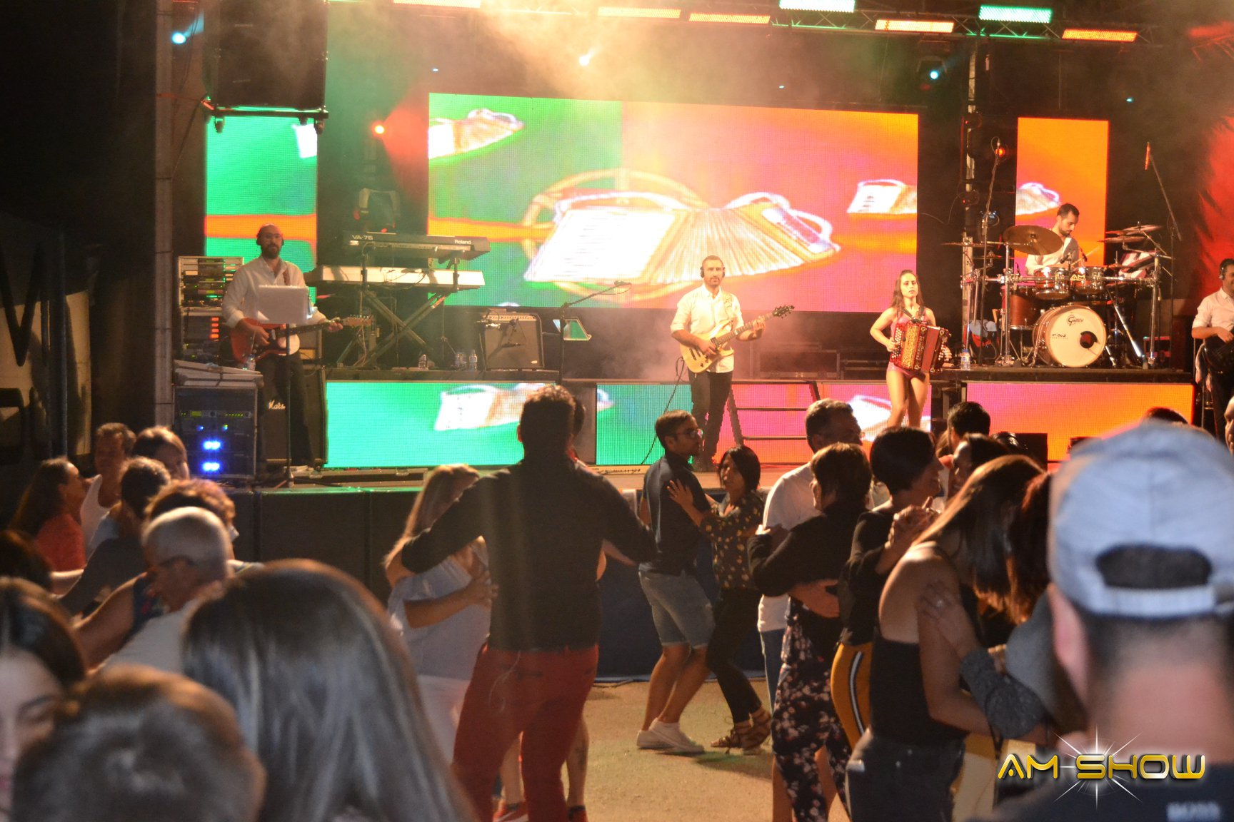 Am Show, Banda Am Show, Grupos musicais, Orquestras, Baile, Grupos de baile, contactos de bandas, Bandas, AMSHOW, AM Show, Orquestras, Contactos