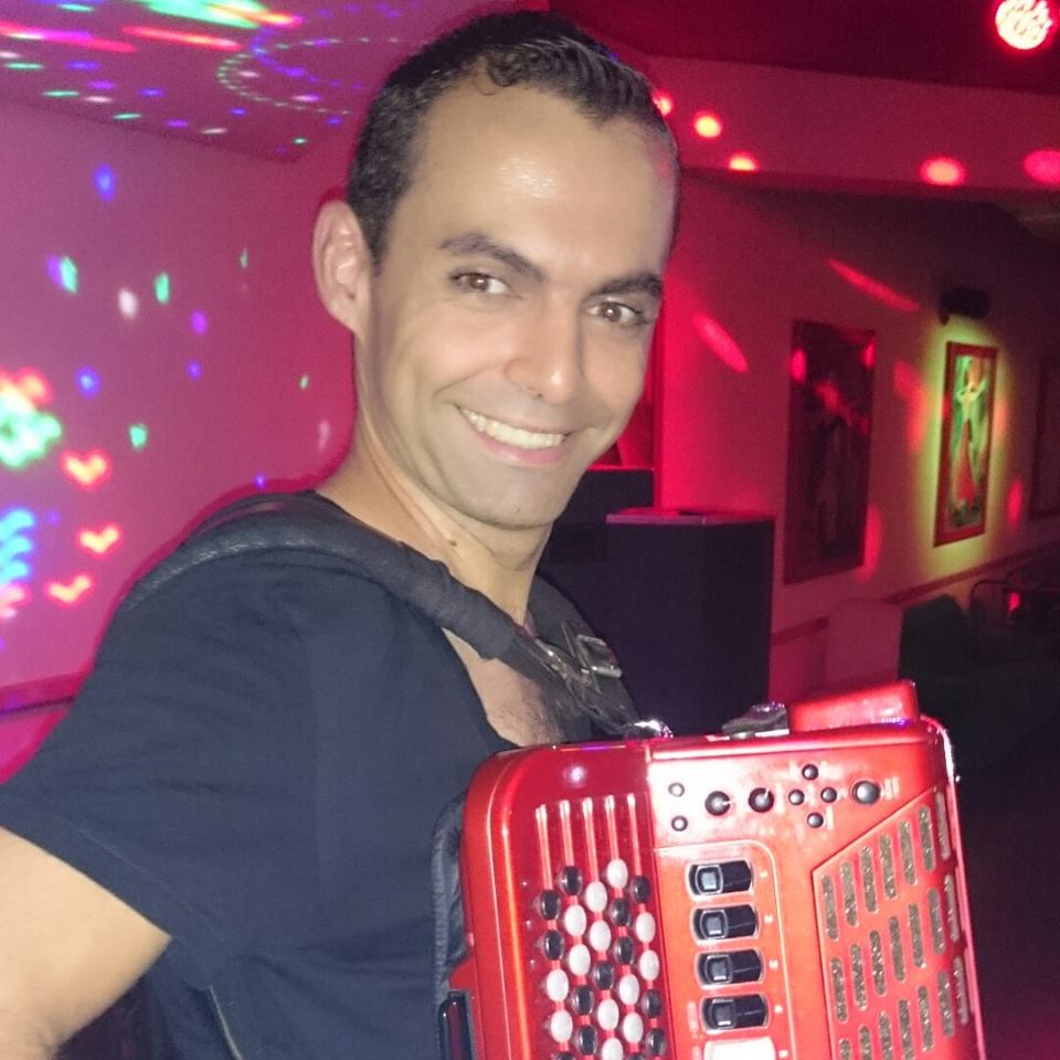 contacto Filipe Romão, Filipe Romão, Acordeonista Filipe Romão, Kizomba, Duo Musical, Grupo musical, baile, teclista, kizomba, festas, musica ao vivo, cantores, musicos do Algarve, Distrito Faro, Organistas, Teclistas, Acordeonistas