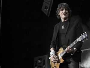 Zé Pedro lança disco com convidados especiais