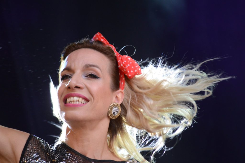 Joana, contactos da Joana, Contactos de artistas, Artista Joana, cantora portuguesa Joana, musica portuguesa, Mulher policia, Cantores portugueses, musica popular, artistas para festas, artistas, portugal